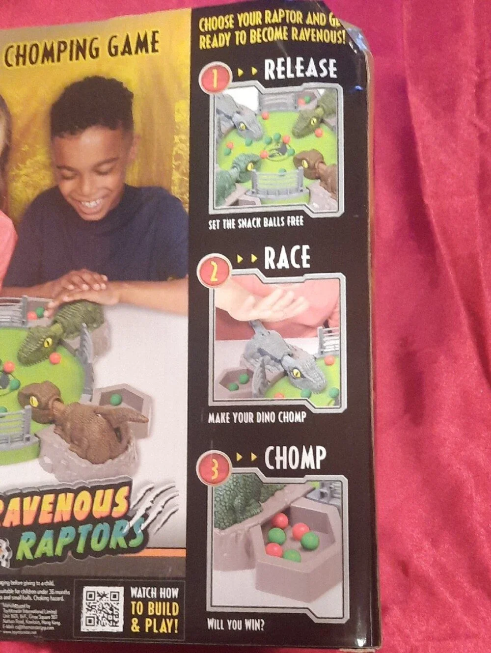 Jurassic World Ravenous Raptors Chomping Game